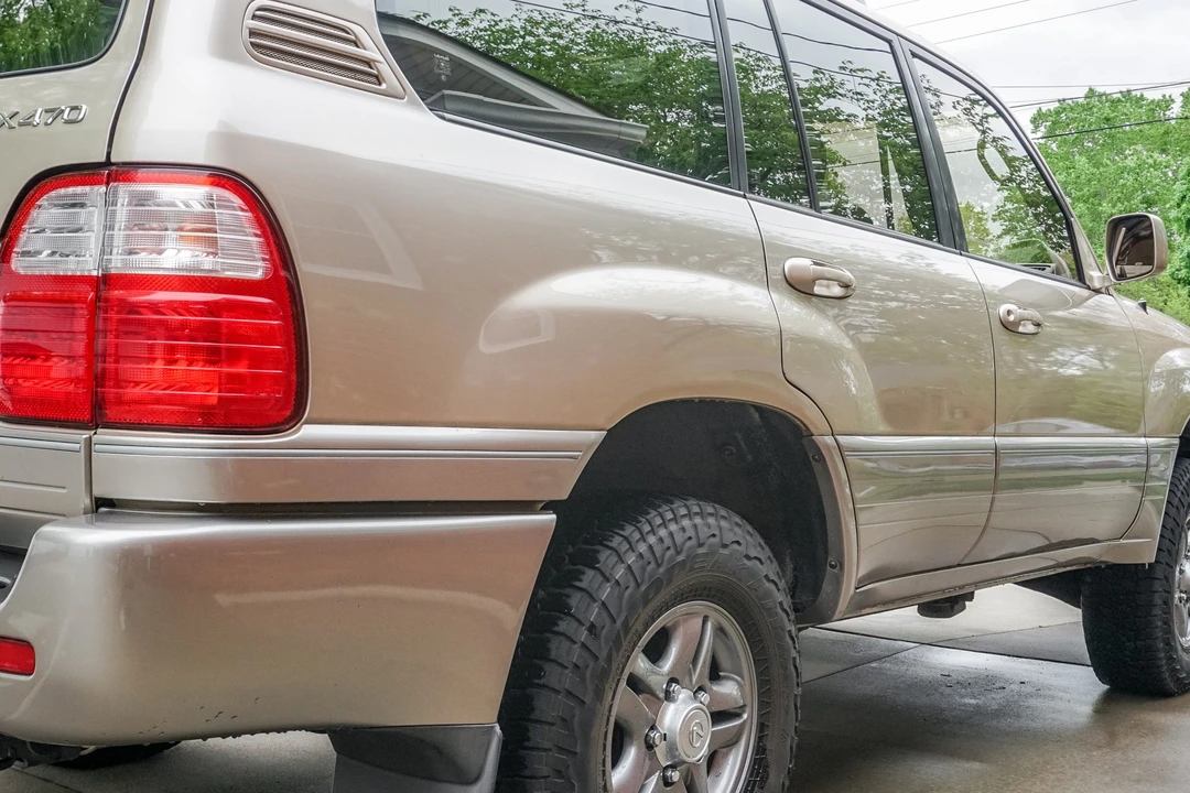 2001 Lexus LX 2nd Gen - Image 24 of 31