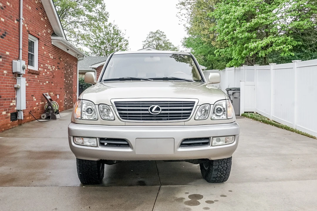 2001 Lexus LX 2nd Gen - Image 8 of 31