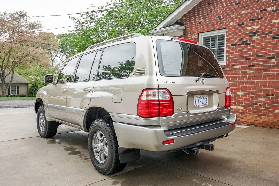 2001 Lexus LX 2nd Gen - Image 3 of 31
