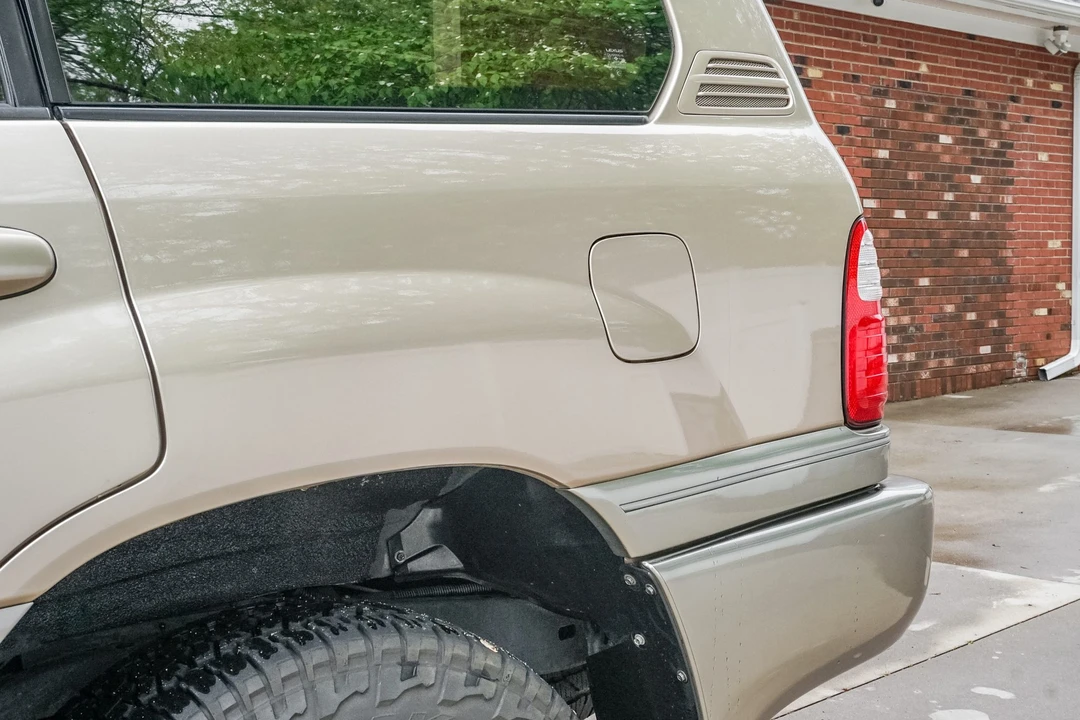 2001 Lexus LX 2nd Gen - Image 22 of 31