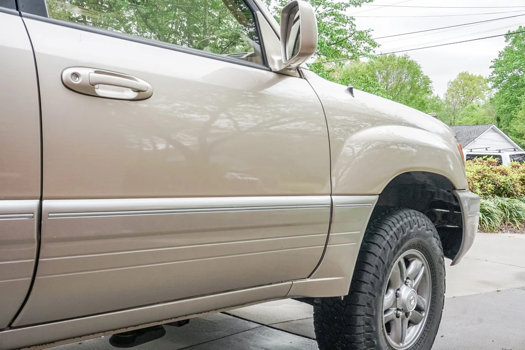 2001 Lexus LX 2nd Gen - Image 16 of 31