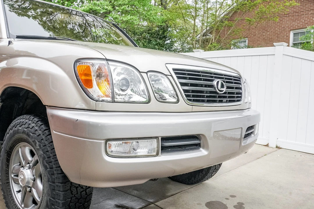 2001 Lexus LX 2nd Gen - Image 10 of 31