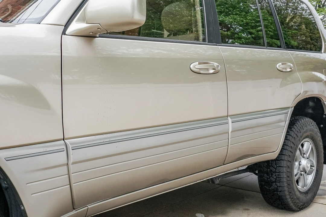 2001 Lexus LX 2nd Gen - Image 15 of 31