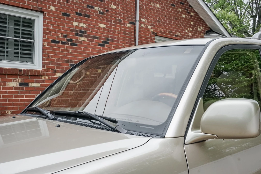 2001 Lexus LX 2nd Gen - Image 27 of 31