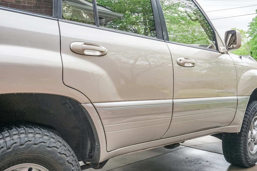 2001 Lexus LX 2nd Gen - Image 18 of 31
