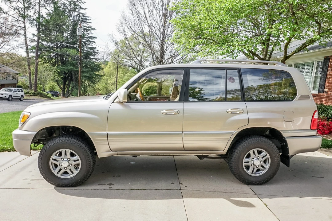2001 Lexus LX 2nd Gen - Image 2 of 31