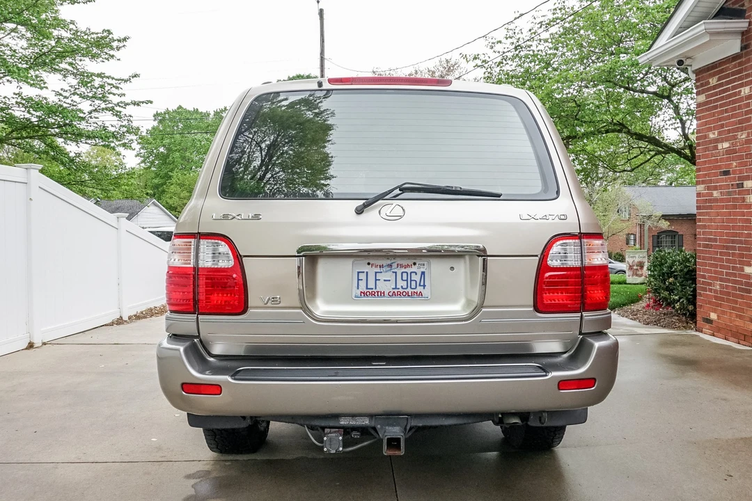 2001 Lexus LX 2nd Gen - Image 4 of 31