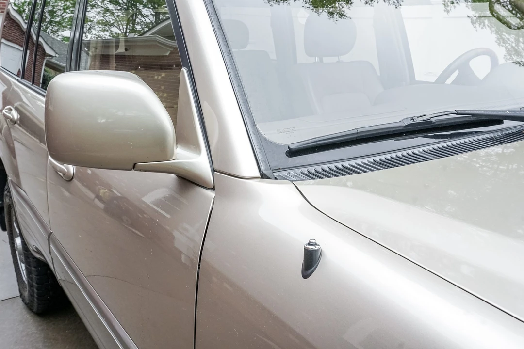 2001 Lexus LX 2nd Gen - Image 12 of 31