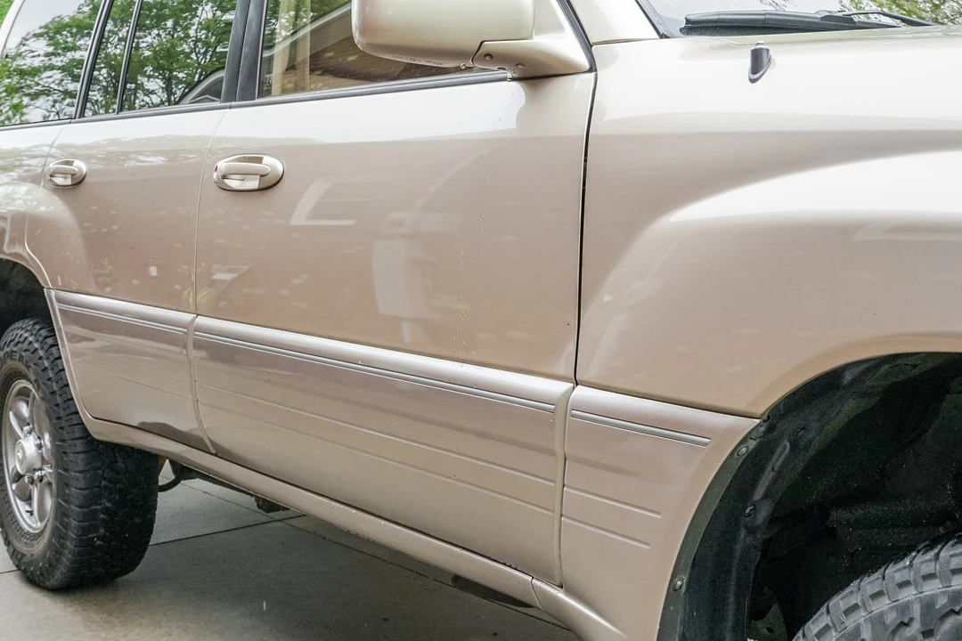 2001 Lexus LX 2nd Gen - Image 17 of 31
