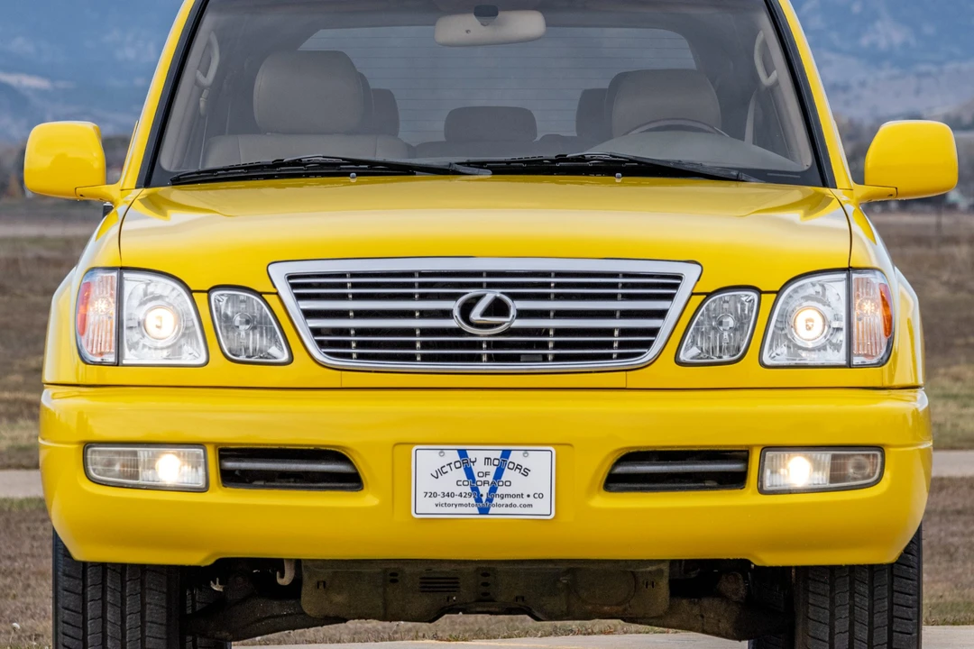2001 Lexus LX 2nd Gen - Image 10 of 31