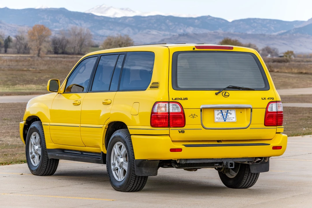 2001 Lexus LX 2nd Gen - Image 4 of 31