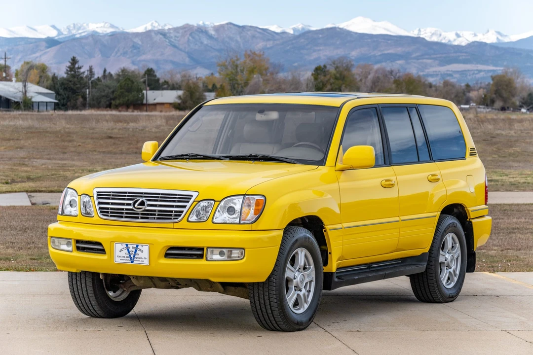 2001 Lexus LX 2nd Gen - Image 2 of 31