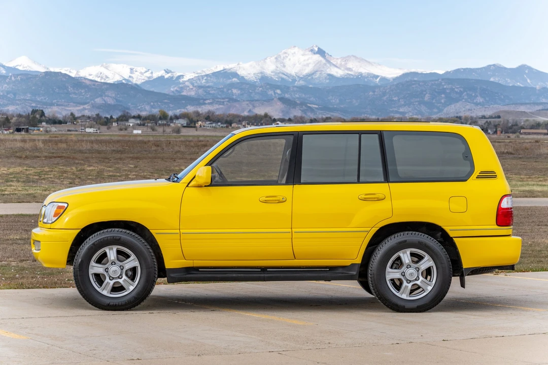 2001 Lexus LX 2nd Gen - Image 3 of 31