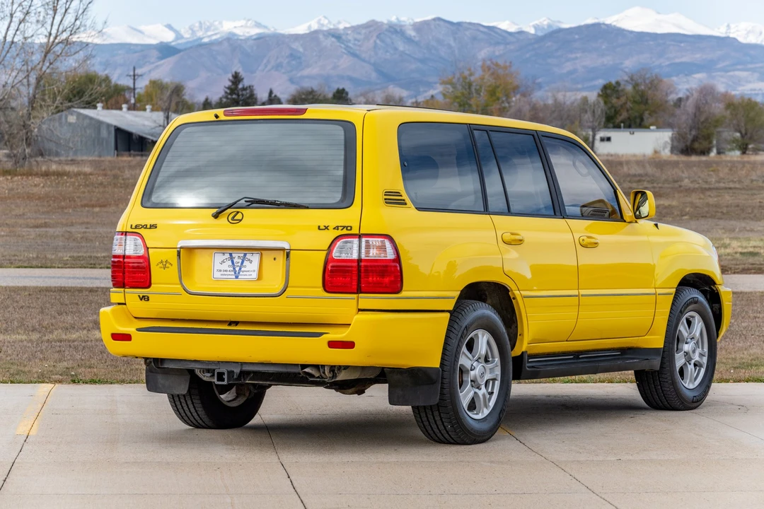 2001 Lexus LX 2nd Gen - Image 6 of 31
