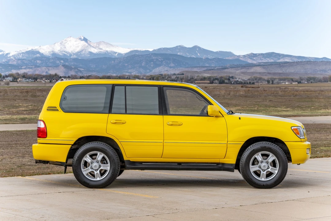 2001 Lexus LX 2nd Gen - Image 7 of 31