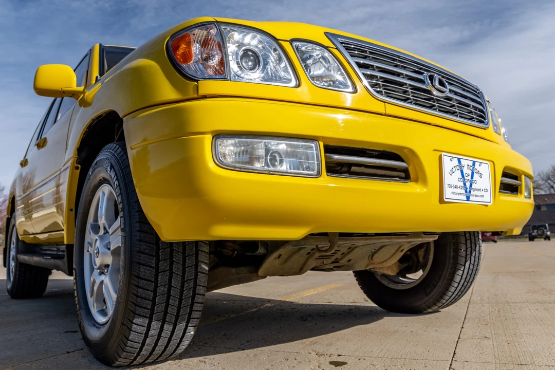 2001 Lexus LX 2nd Gen - Image 26 of 31