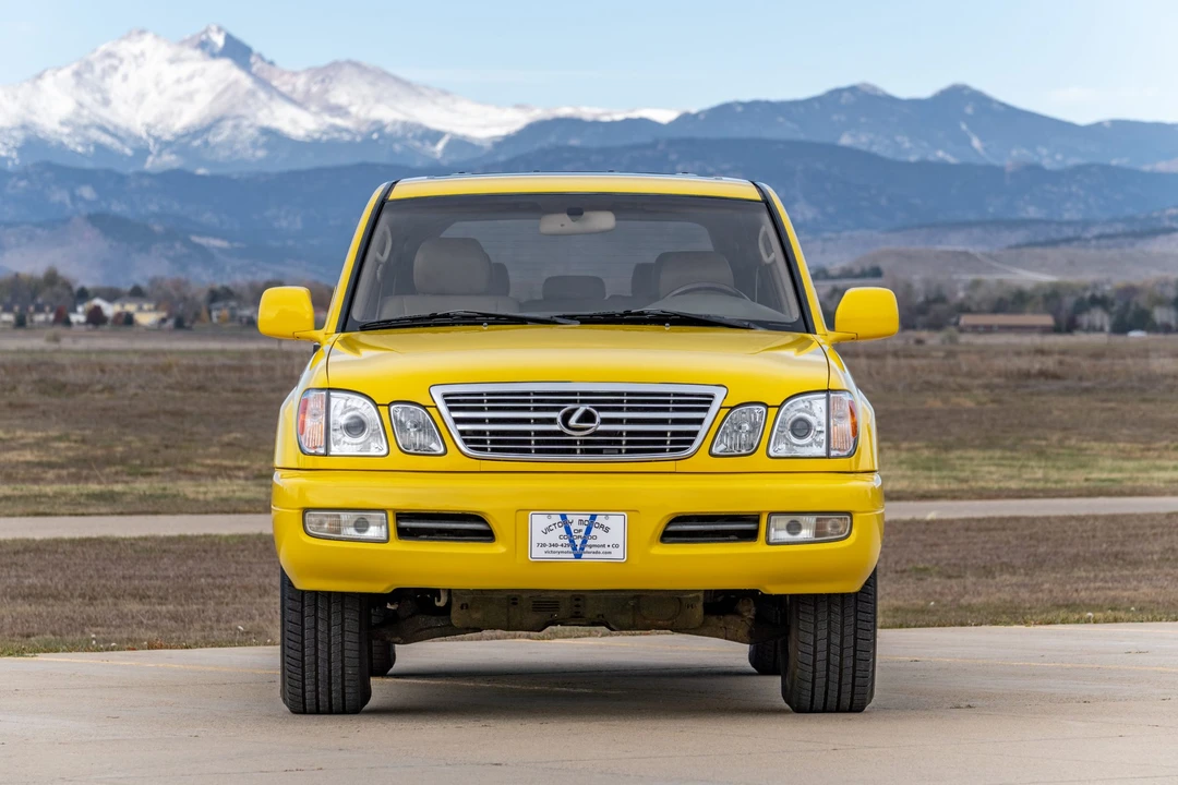 2001 Lexus LX 2nd Gen - Image 9 of 31
