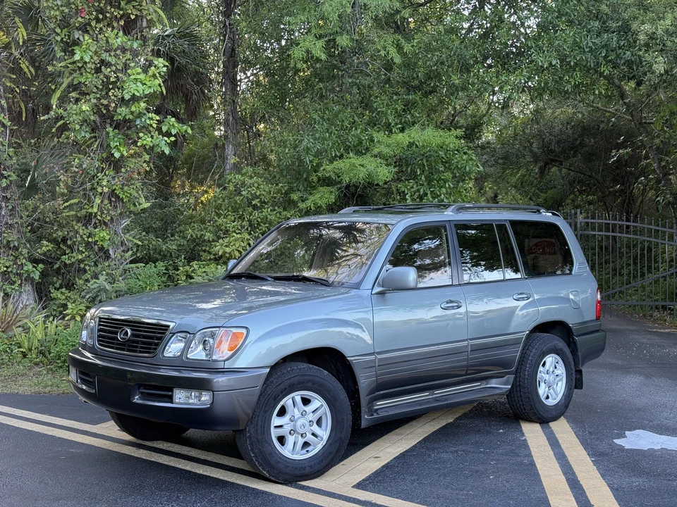 2001 Lexus LX 2nd Gen - Image 5 of 31