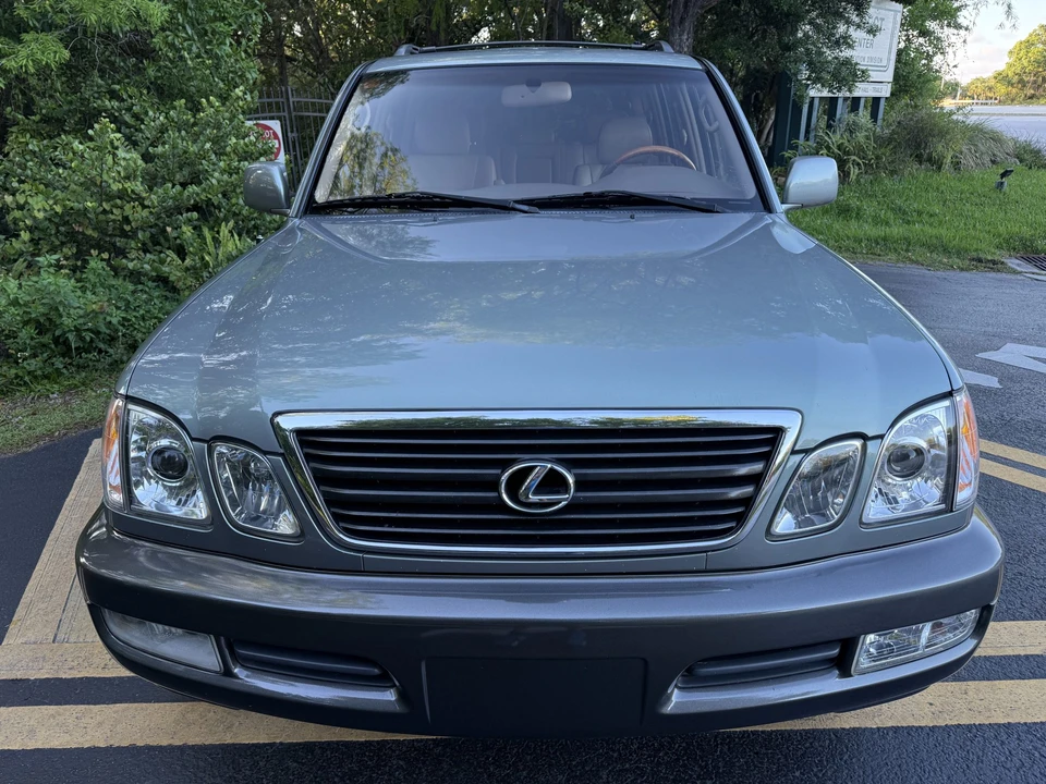 2001 Lexus LX 2nd Gen - Image 9 of 31