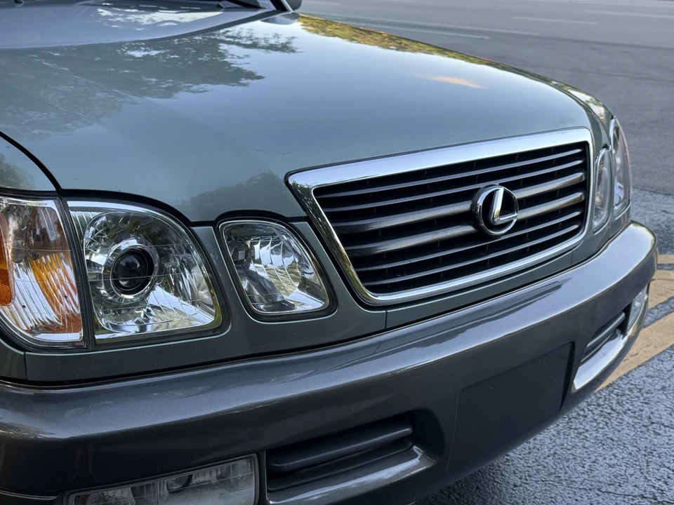 2001 Lexus LX 2nd Gen - Image 30 of 31