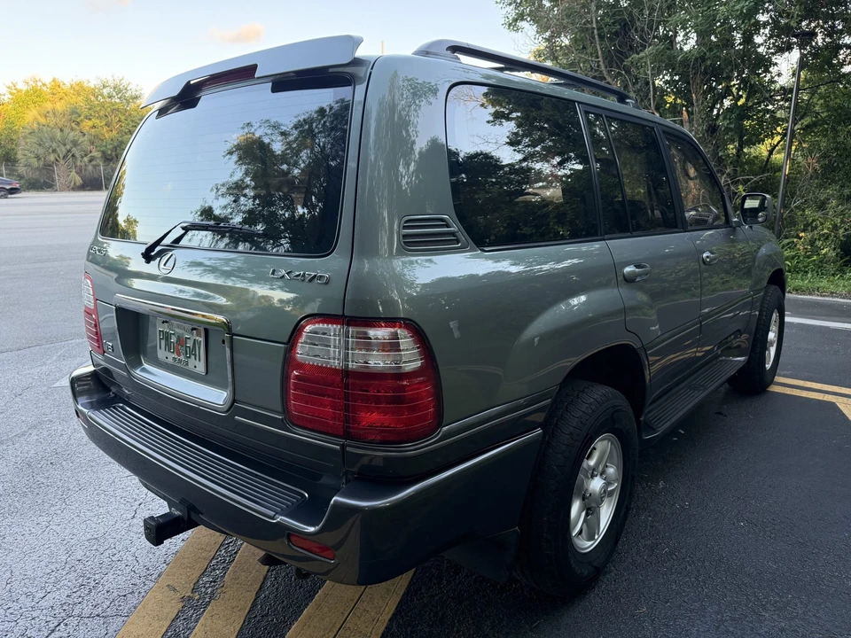 2001 Lexus LX 2nd Gen - Image 19 of 31