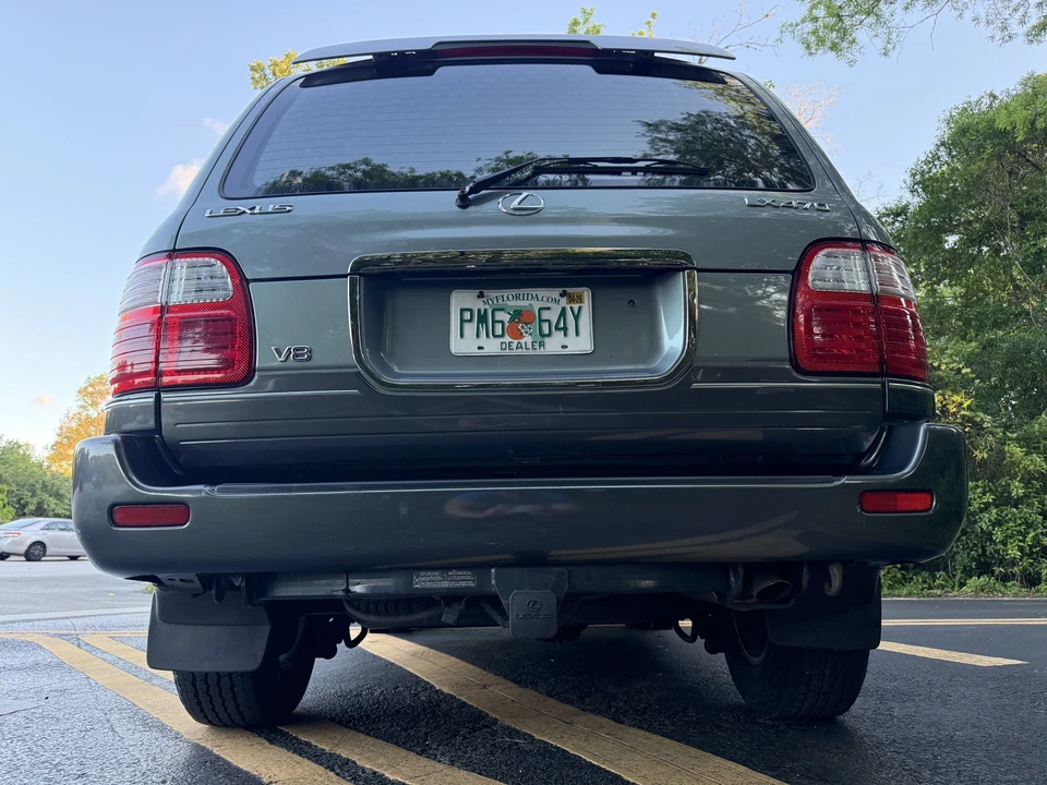 2001 Lexus LX 2nd Gen - Image 23 of 31