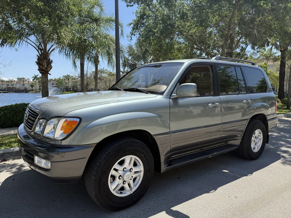 2001 Lexus LX 2nd Gen - Image 3 of 31
