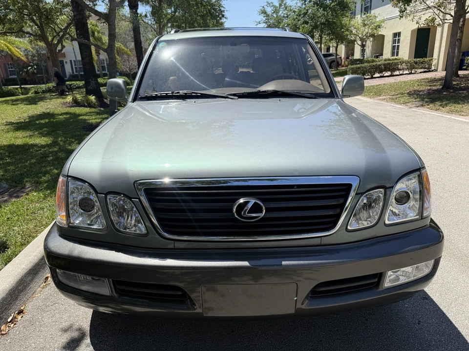 2001 Lexus LX 2nd Gen - Image 8 of 31