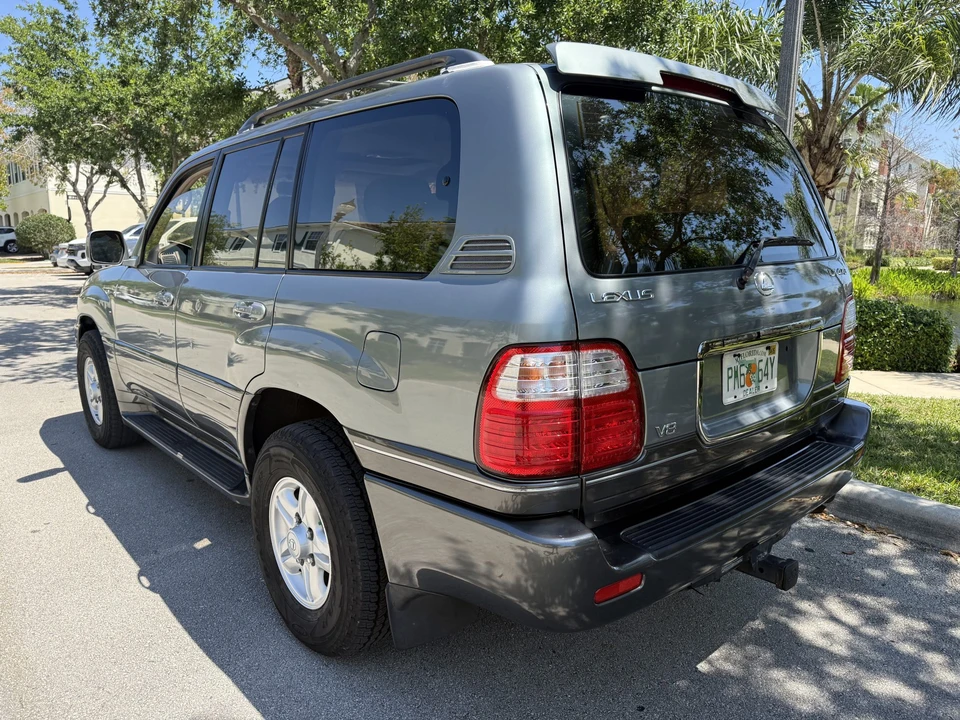2001 Lexus LX 2nd Gen - Image 24 of 31