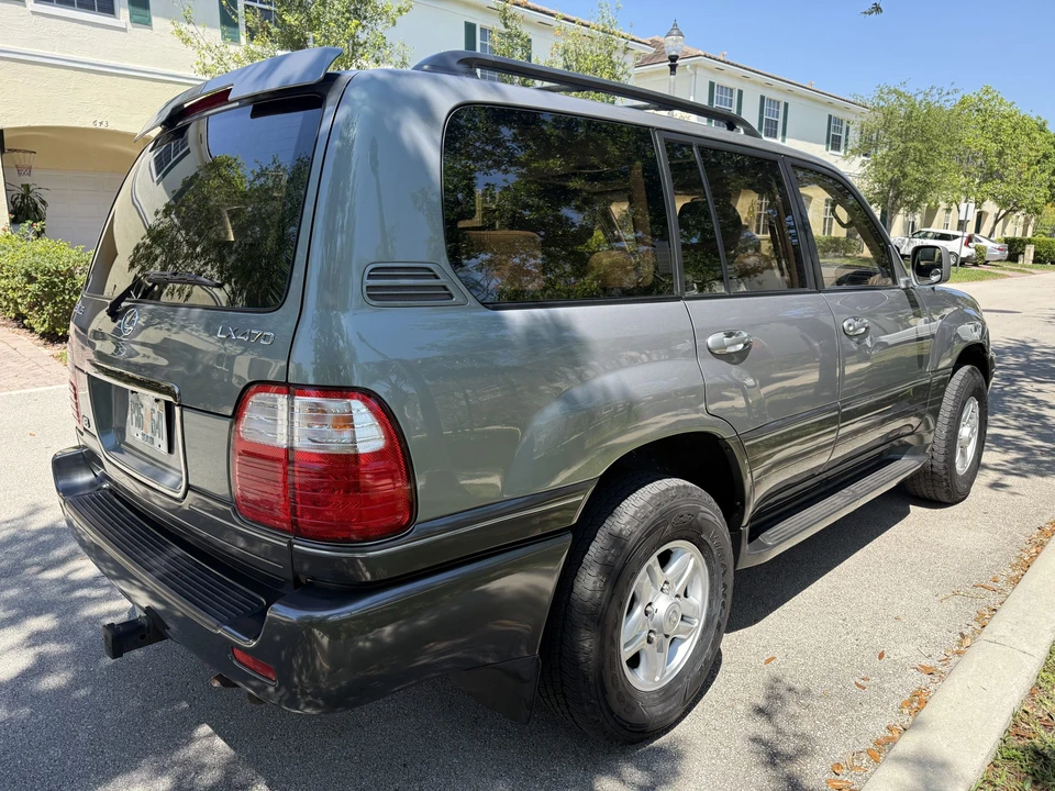 2001 Lexus LX 2nd Gen - Image 18 of 31