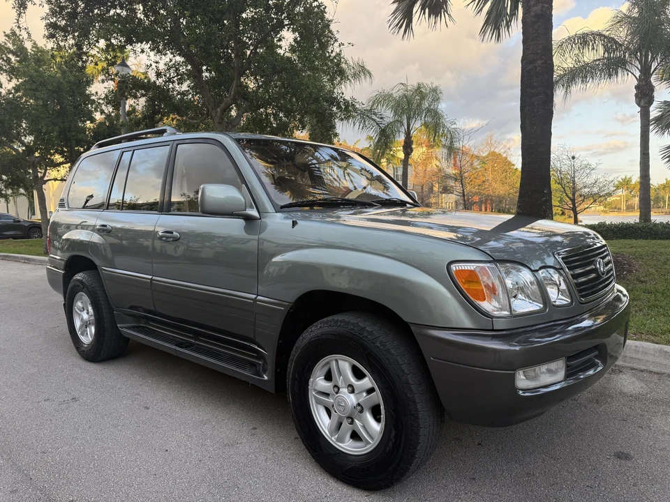 2001 Lexus LX 2nd Gen - Image 12 of 31