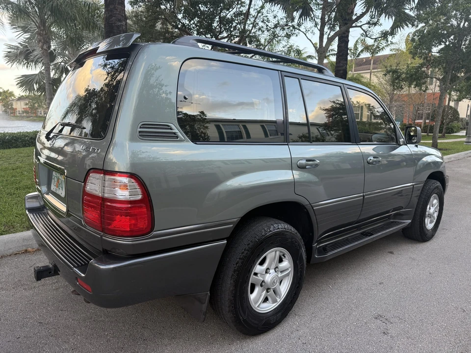 2001 Lexus LX 2nd Gen - Image 15 of 31