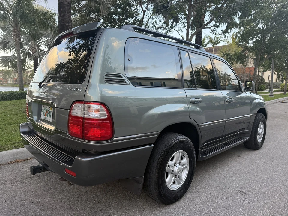 2001 Lexus LX 2nd Gen - Image 16 of 31
