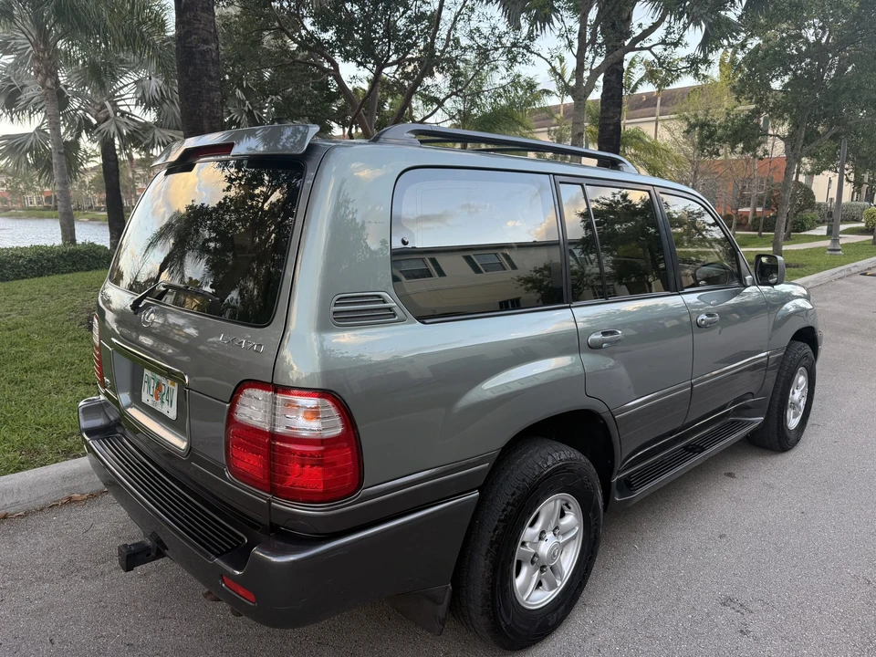 2001 Lexus LX 2nd Gen - Image 17 of 31