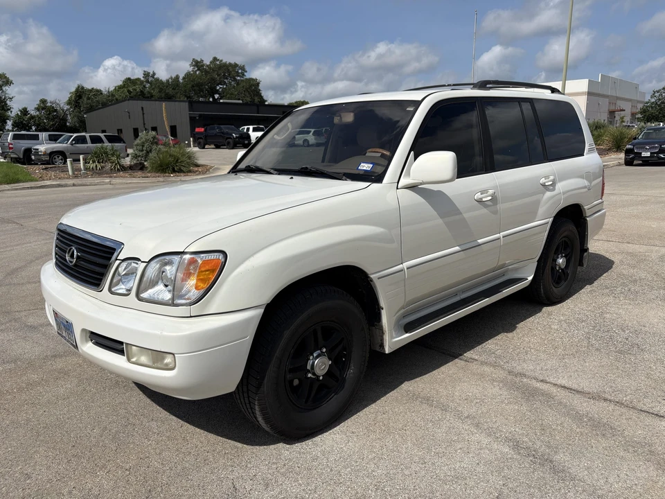 2001 Lexus LX 2nd Gen - Image 2 of 31