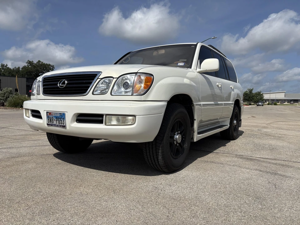 2001 Lexus LX 2nd Gen - Image 3 of 31