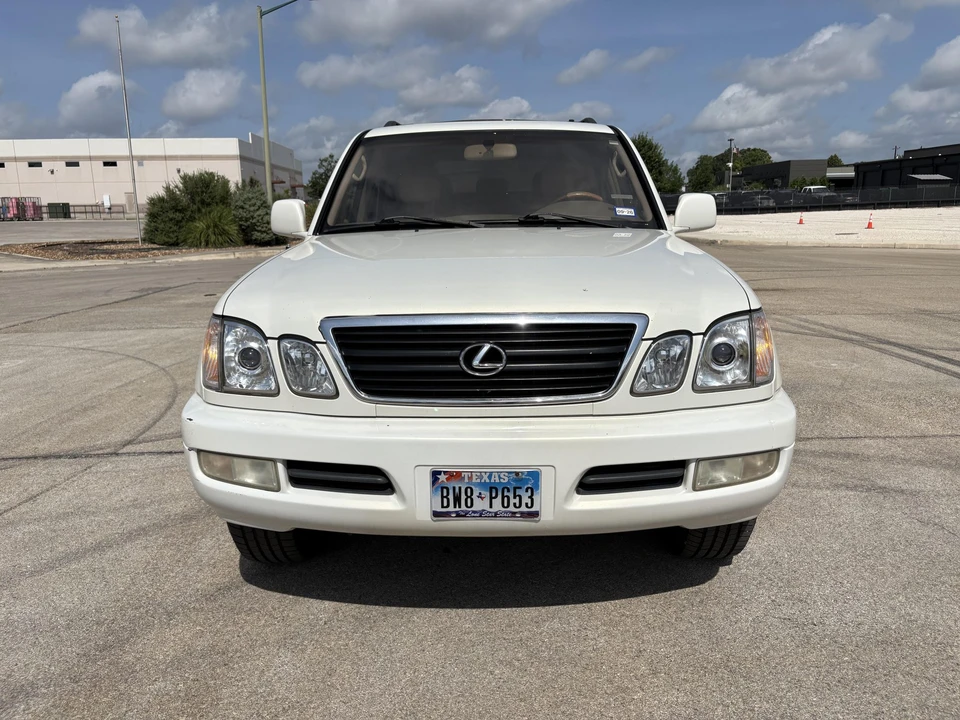 2001 Lexus LX 2nd Gen - Image 4 of 31