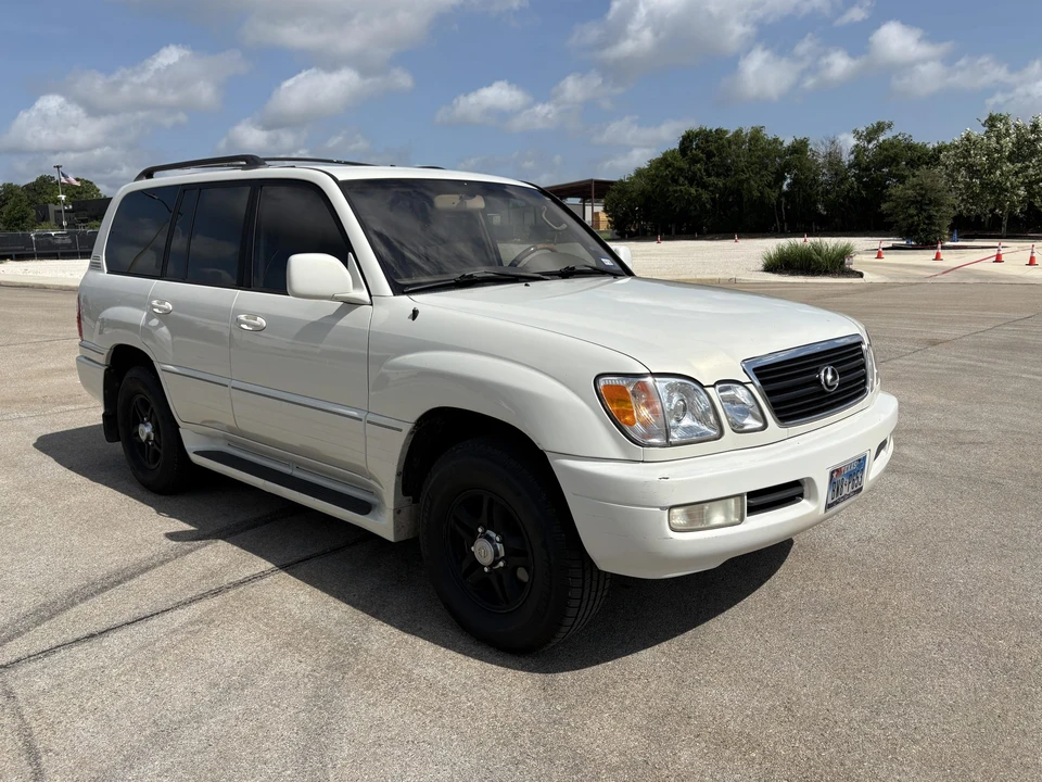 2001 Lexus LX 2nd Gen - Image 5 of 31