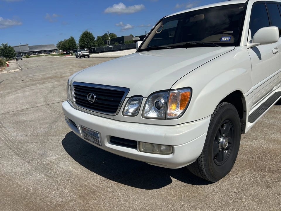 2001 Lexus LX 2nd Gen - Image 19 of 31