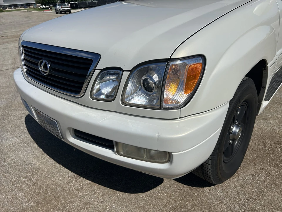 2001 Lexus LX 2nd Gen - Image 18 of 31