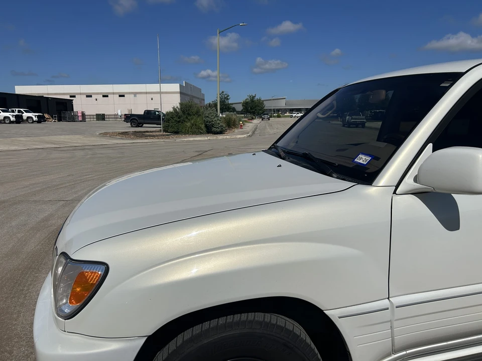 2001 Lexus LX 2nd Gen - Image 22 of 31