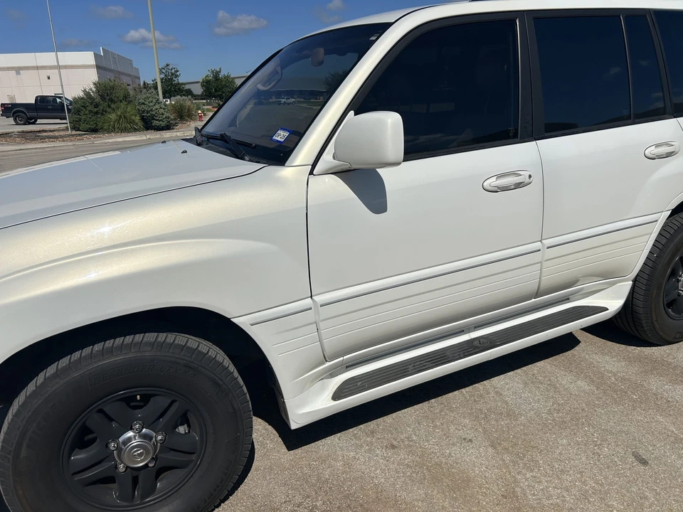 2001 Lexus LX 2nd Gen - Image 24 of 31