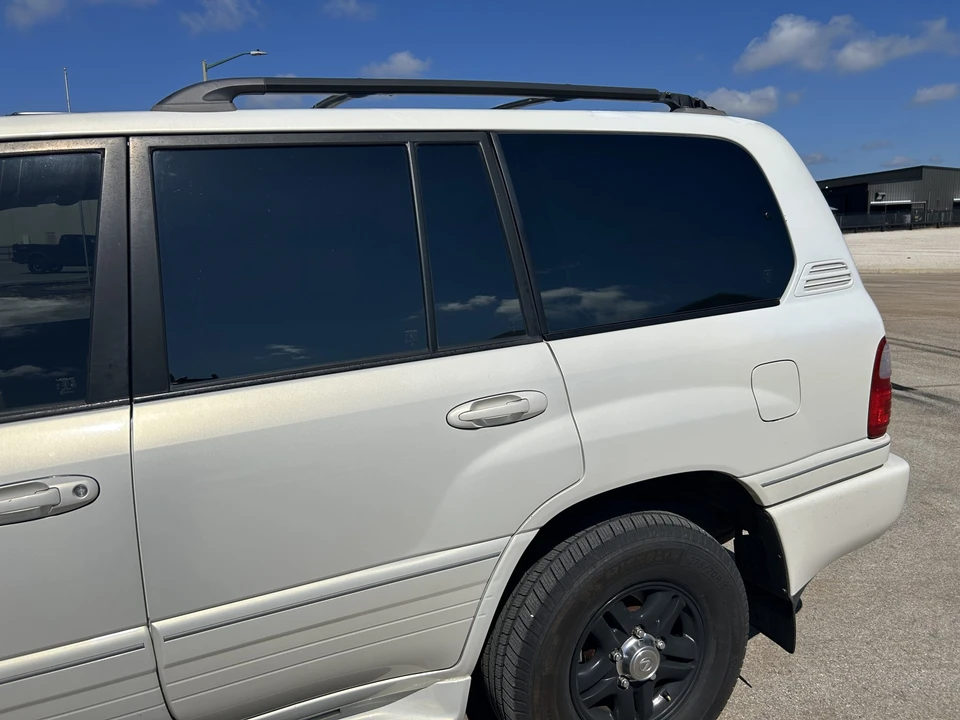 2001 Lexus LX 2nd Gen - Image 25 of 31