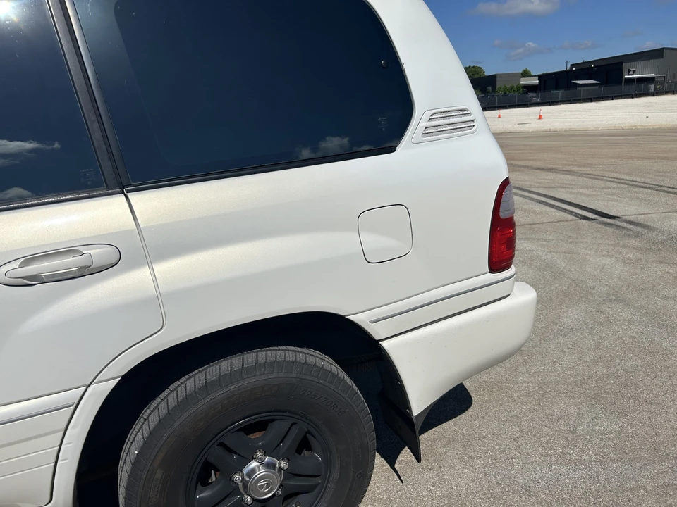 2001 Lexus LX 2nd Gen - Image 28 of 31
