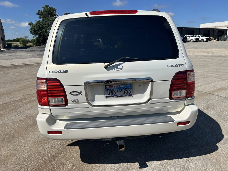2001 Lexus LX 2nd Gen - Image 9 of 31