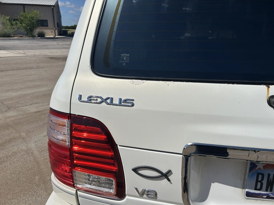 2001 Lexus LX 2nd Gen - Image 31 of 31