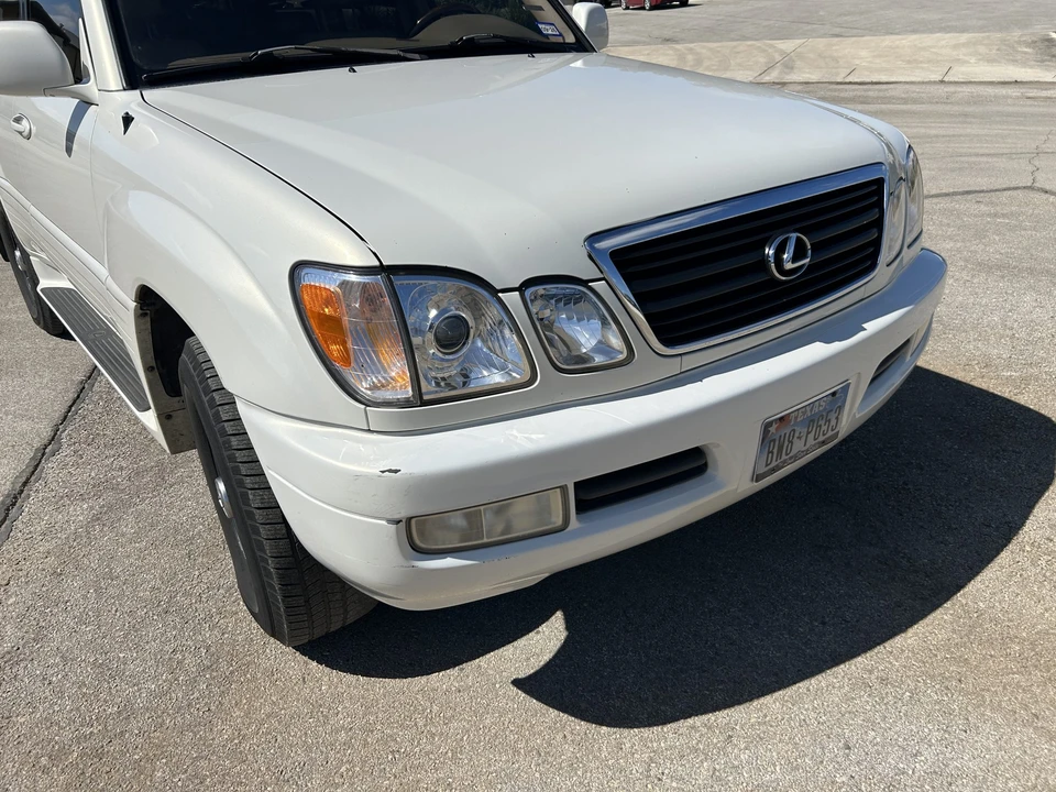 2001 Lexus LX 2nd Gen - Image 17 of 31