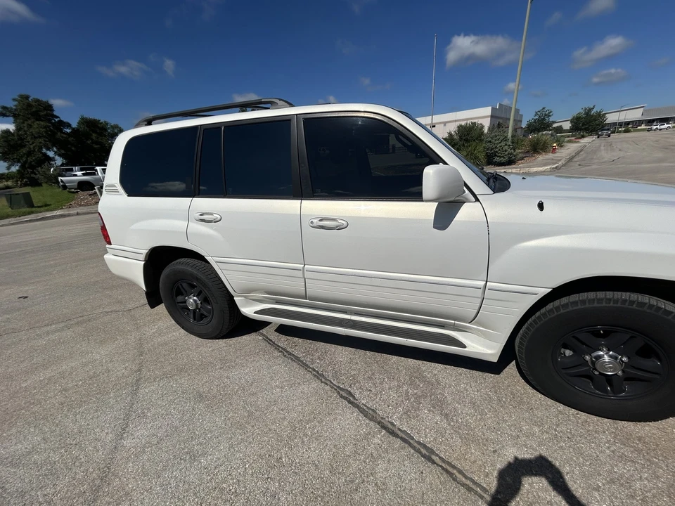 2001 Lexus LX 2nd Gen - Image 14 of 31