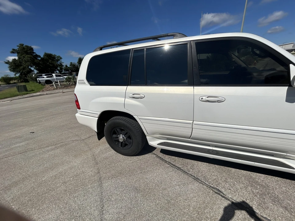 2001 Lexus LX 2nd Gen - Image 15 of 31