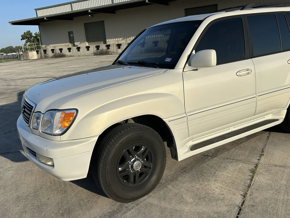 2001 Lexus LX 2nd Gen - Image 21 of 31
